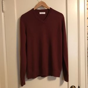 Cabernet cashmere long-sleeved v-neck sweater